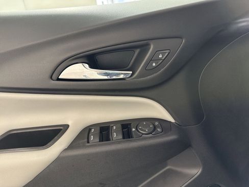 Used 2018 Chevrolet Equinox LS image 15