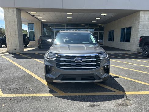 New 2025 Ford Explorer Active w/ Active Comfort Package image 3