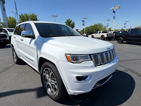 Used 2020 Jeep Grand Cherokee Overland w/ Trailer Tow Group IV RWD image 3