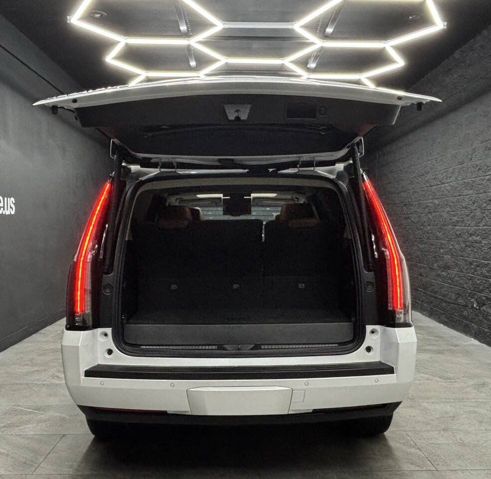 Used 2016 Cadillac Escalade Premium AWD/4WD image 10