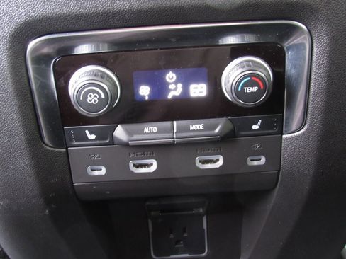 Used 2024 Chevrolet Tahoe High Country image 35