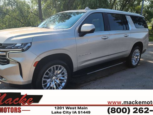 Used 2024 Chevrolet Suburban LT w/ Luxury Package AWD/4WD image 1