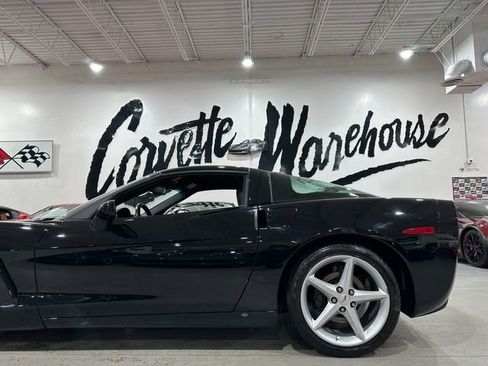 Used 2011 Chevrolet Corvette Coupe w/ 1LT RWD image 7