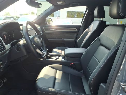 Certified 2023 Volkswagen Atlas Cross Sport SEL R-Line AWD/4WD image 15