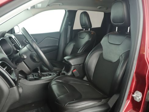 Certified 2019 Jeep Cherokee Latitude Plus image 19