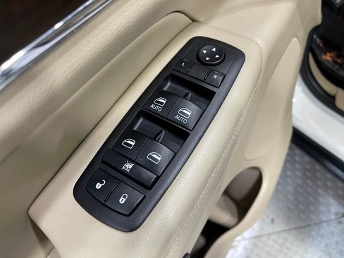 Used 2015 Jeep Grand Cherokee Limited w/ Luxury Group II AWD/4WD image 16
