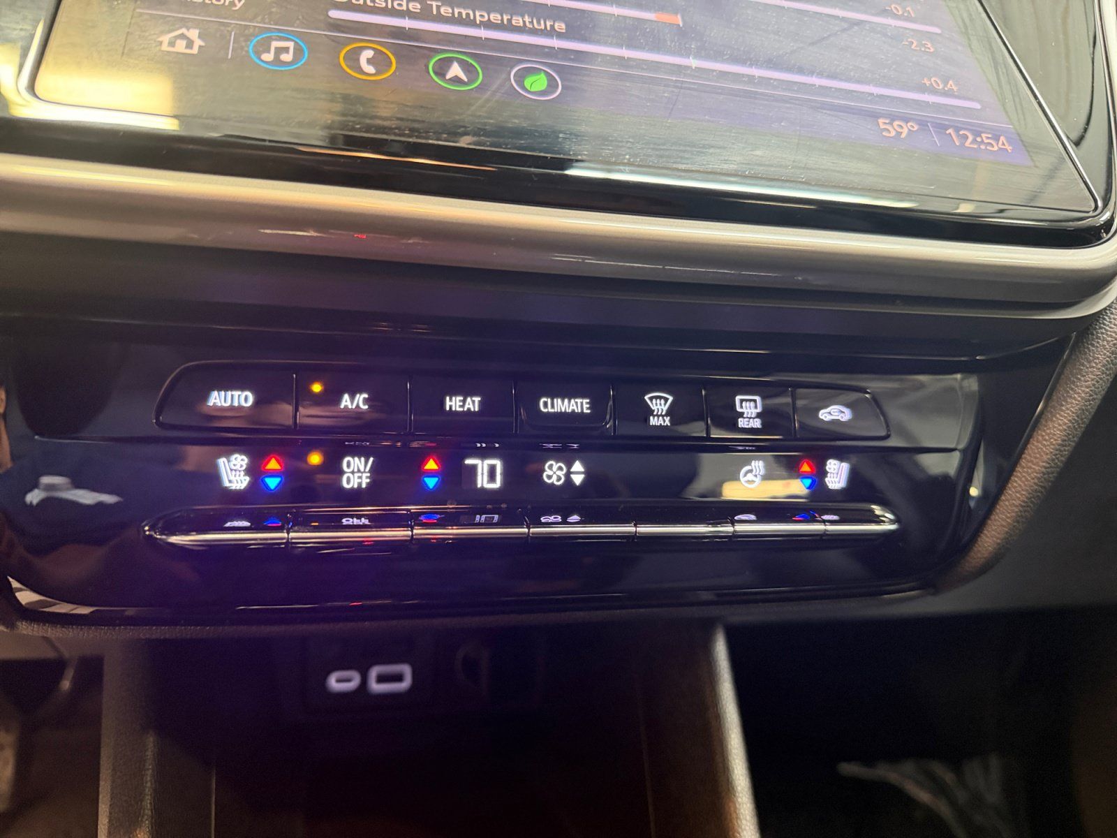 Used 2022 Chevrolet Bolt EUV Premier w/ Sun & Sound Package FWD image 28