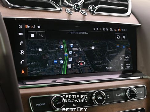 Used 2024 Bentley Bentayga Extended Wheelbase image 28