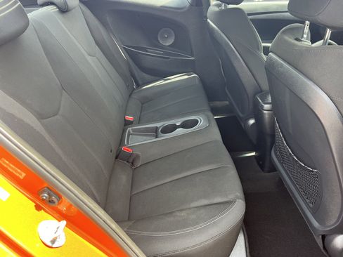 Used 2014 Hyundai Veloster FWD image 16