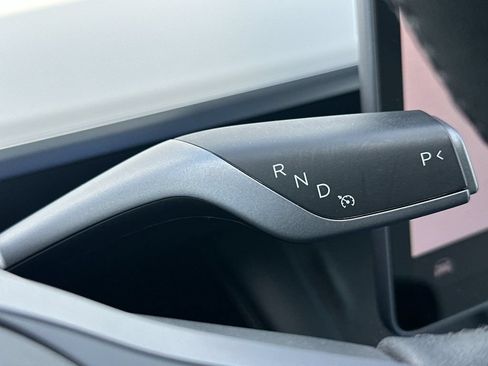 Used 2024 Tesla Model Y Long Range RWD image 17