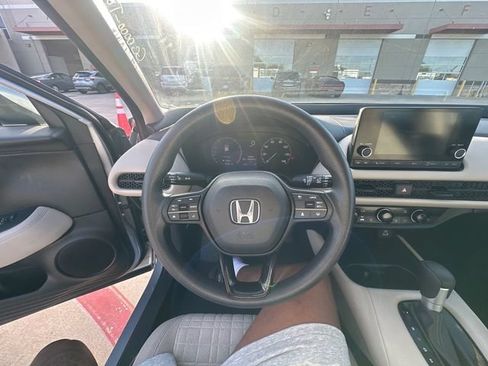 Used 2023 Honda HR-V LX image 15