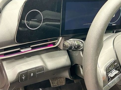 Used 2024 Hyundai Elantra SEL image 18