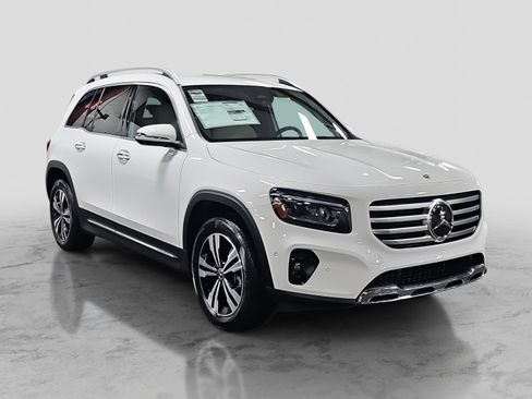 New 2025 Mercedes-Benz GLB 250 image 3