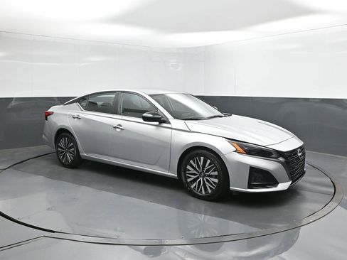 Used 2026 Nissan Altima 2.5 SV FWD image 17