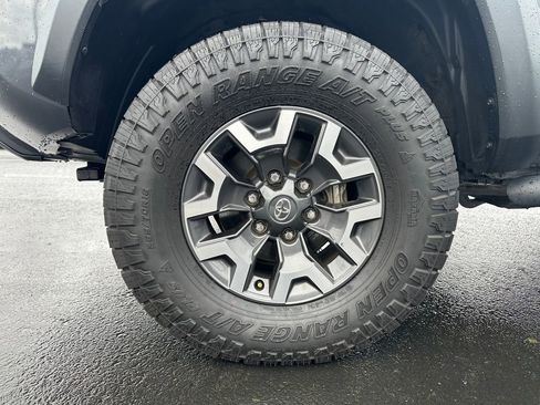 Used 2021 Toyota Tacoma TRD Off-Road w/ Technology Package image 12