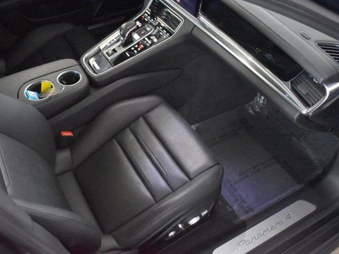 Used 2020 Porsche Panamera image 38
