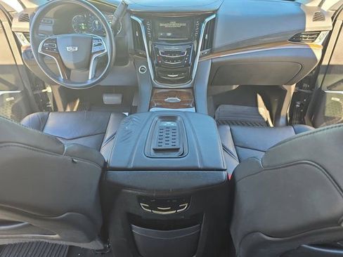 Used 2017 Cadillac Escalade Premium Luxury image 9