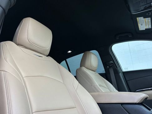 Used 2024 Cadillac XT4 Luxury w/ Cold Weather Package FWD image 21