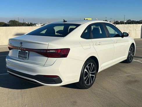 Used 2025 Volkswagen Jetta Sport image 12