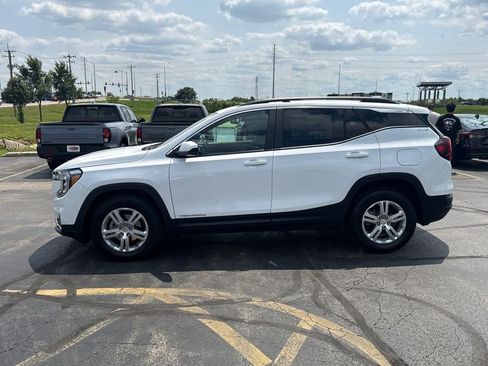 Used 2024 GMC Terrain SLE w/ Driver Convenience Package FWD image 8