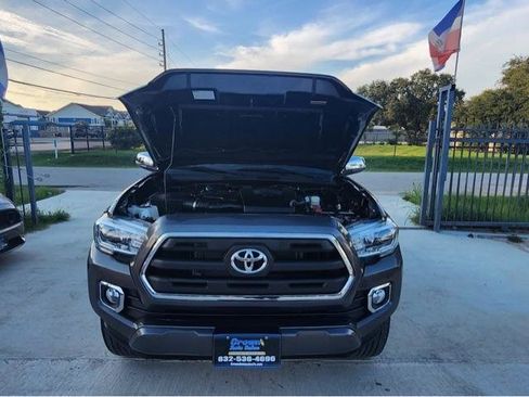 Used 2017 Toyota Tacoma Limited w/ Tow Package image 24