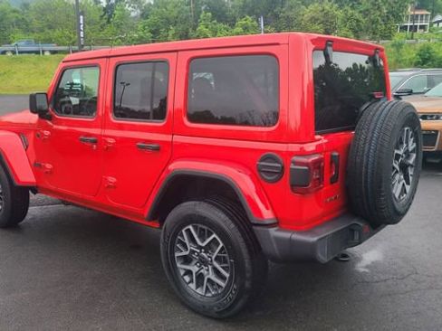 Used 2026 Jeep Wrangler Unlimited Sahara AWD/4WD image 3