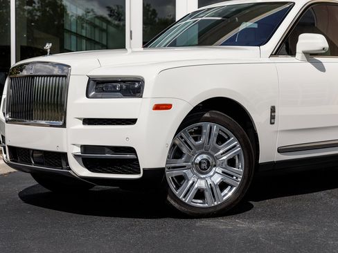 Certified 2023 Rolls-Royce Cullinan AWD/4WD image 2