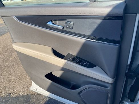 Used 2021 Lincoln Nautilus FWD w/ Equipment Group 101A image 15