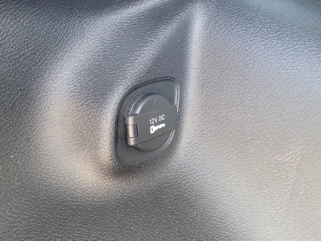 Used 2019 Jeep Cherokee Latitude Plus AWD/4WD image 29