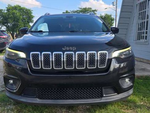 Used 2019 Jeep Cherokee Latitude Plus FWD image 3