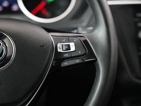 Used 2020 Volkswagen Tiguan SE image 13