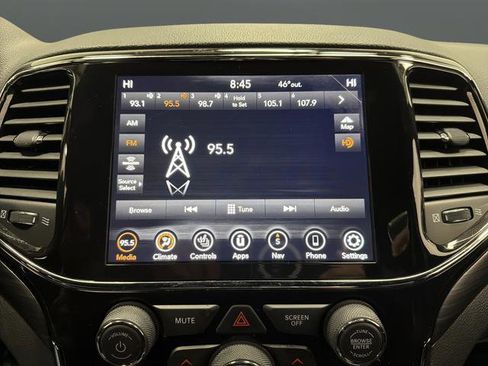 Used 2022 Jeep Grand Cherokee Laredo X image 18