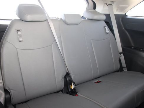 Certified 2025 Toyota Sienna XLE w/ XLE Plus Package FWD image 18