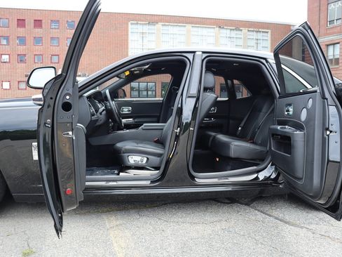 Used 2012 Rolls-Royce Ghost RWD image 17