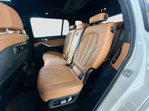 Used 2023 BMW X7 xDrive40i w/ M Sport Package image 25