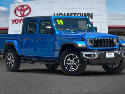 Used 2024 Jeep Gladiator Sport image 2