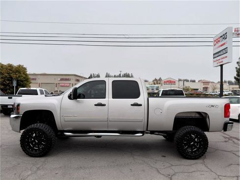 Used 2008 Chevrolet Silverado 2500 LT w/ 1LT Convenience Package image 16