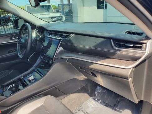 Used 2022 Jeep Grand Cherokee Limited image 36