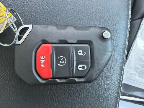 Used 2023 Jeep Wrangler Unlimited Sahara w/ Cold Weather Group AWD/4WD image 31