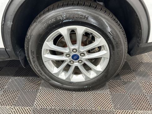 Used 2021 Ford Escape SE image 32