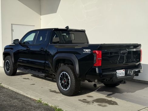 Used 2024 Toyota Tacoma TRD Off-Road w/ TRD Off Road Premium Package image 5