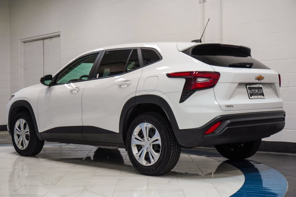 Used 2025 Chevrolet Trax LS FWD image 32