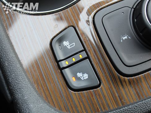 Certified 2023 GMC Acadia SLE w/ Driver Convenience Package image 19