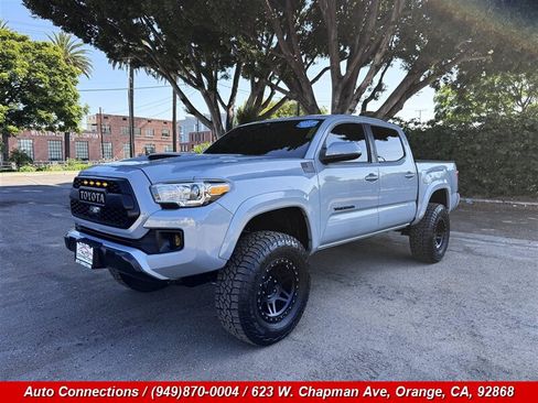 Used 2019 Toyota Tacoma TRD Sport w/ Technology Package RWD image 2