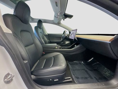 Used 2020 Tesla Model 3 Standard Range Plus RWD image 19