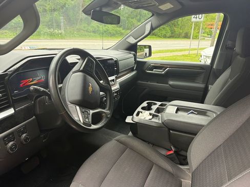 Used 2023 Chevrolet Silverado 1500 LT AWD/4WD image 9