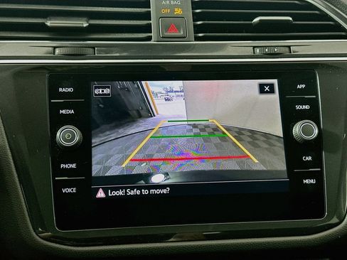 Used 2022 Volkswagen Tiguan SE FWD image 13