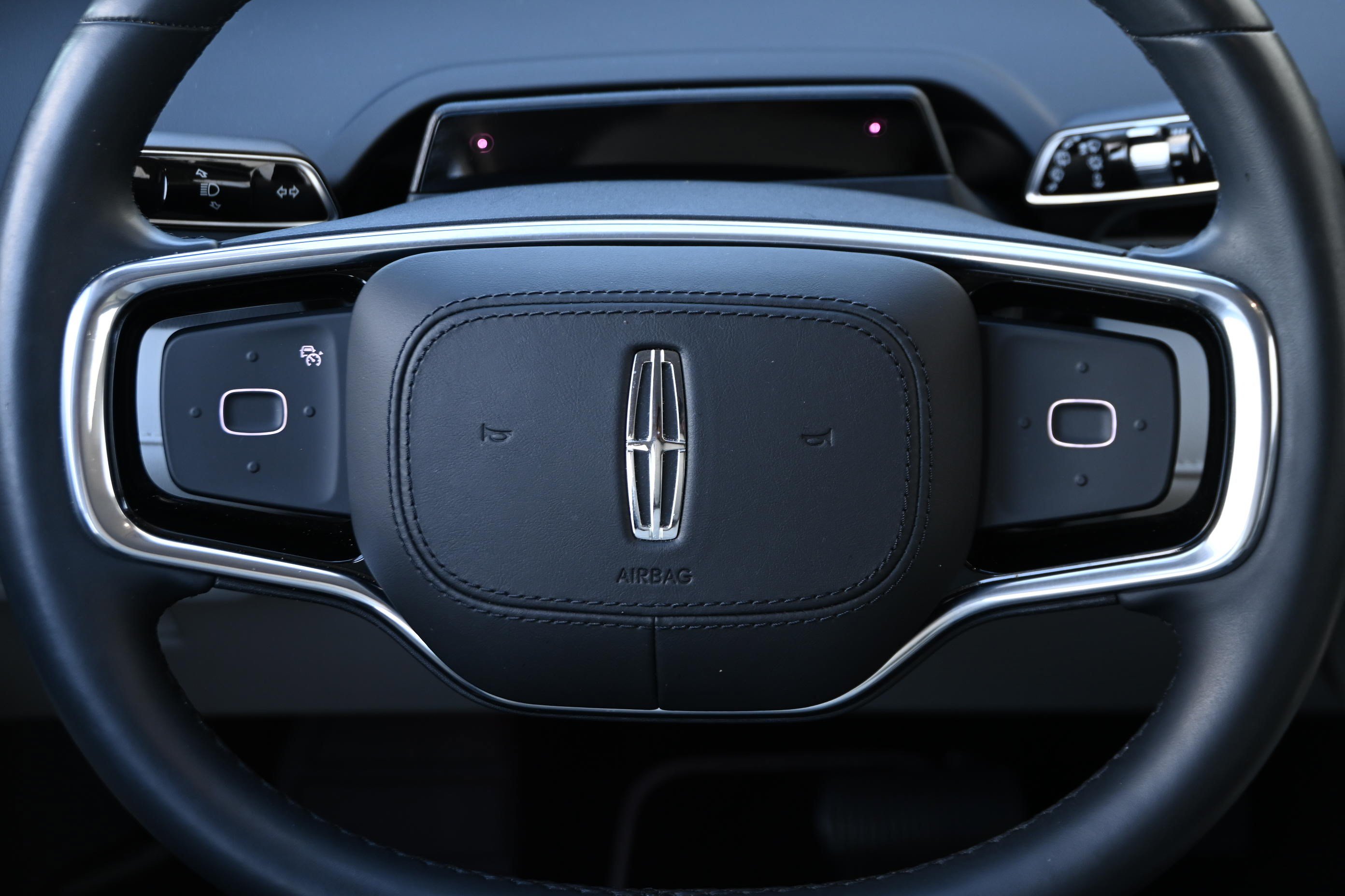 Used 2026 Lincoln Nautilus Premier AWD/4WD image 31