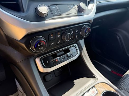 Used 2023 GMC Acadia SLE w/ Driver Convenience Package FWD image 26