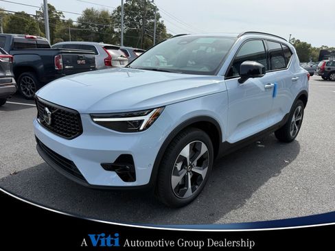 Used 2026 Volvo XC40 B5 Plus w/ Protection Package Premier image 4